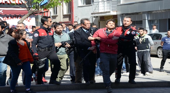 Eskişehir&#039;de 1 MAYıs Gerginliği: 4 Yaralı