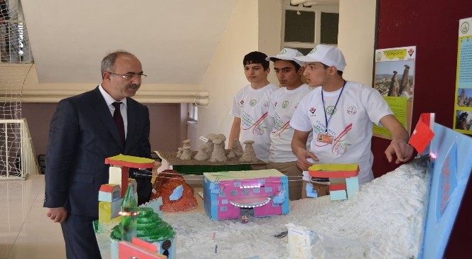 Başkan Gülcüoğlu Genç Bilim Adamlarının Projelerini İnceledi