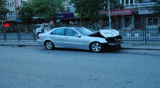 Başkent&#039;te Trafik Kazası: 2 Yaralı