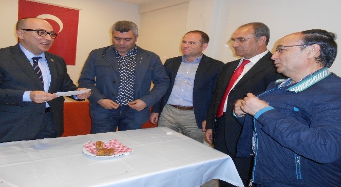 MHP&#039;li Yönter Eskişehir&#039;deki Emirdağlılar Vakfına Onursal Üye Oldu