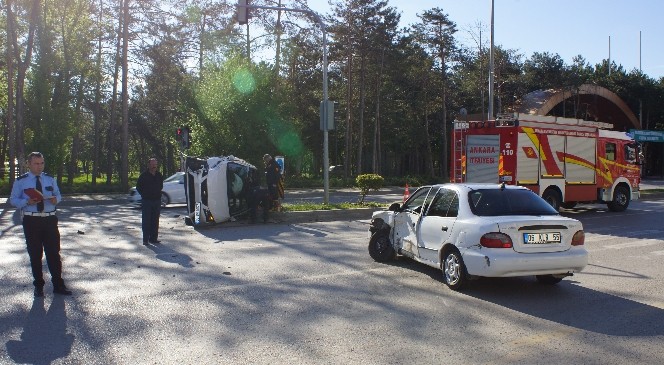 Ankara&#039;da Trafik Kazası: 4 Yaralı