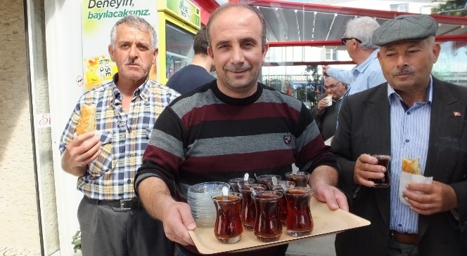 Burhaniye&#039;de Şakir Cihan Zeytincilerin Gönlünde Taht Kurdu