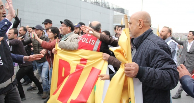 ‘Öcalan’ posteriyle alana girmek isteyen HDP&#039;li gruba müdahale