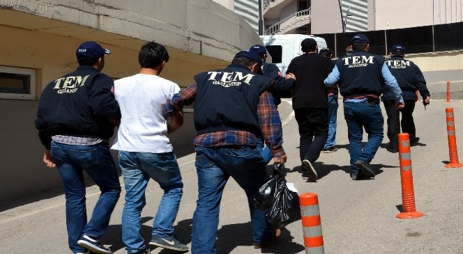 Gaziantep&#039;te Yasa Dışı Bildiri Dağıtan 3 Kişi Gözaltına Alındı