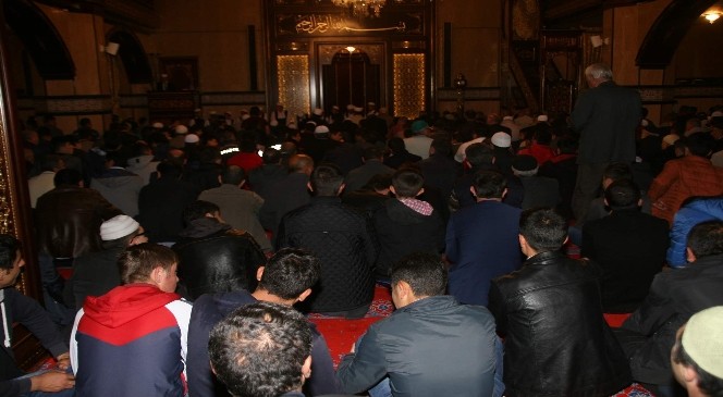 Miraç Kandili'nde Yozgatlılar Camilere Akın Etti