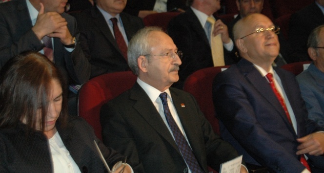 Kılıçdaroğlu, &#039;Halktan Biri&#039; oyununu izledi