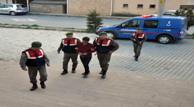 Suriyeli Mülteci Gasp Ettiği Taksiyle Kaçarken Yakalandı