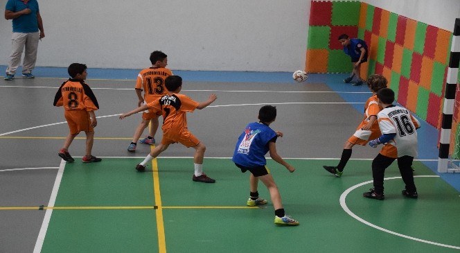 Futsal Turnuvasının Birincisi Petrokimya İlkokulu