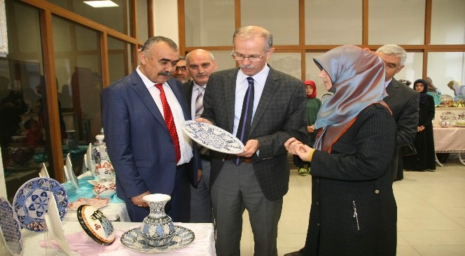 Yozgat'ta Öğrenciler Ve Halk Eğitim Merkezi Kursiyerleri Yıl Sonu Sergisini Açtı