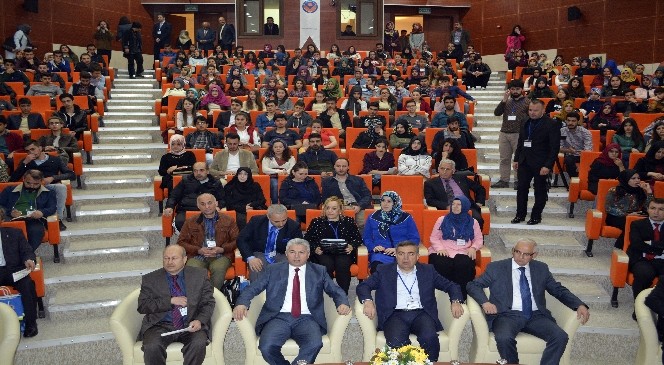 Gümüşhane'de 29 Bildirili Cemil Meriç Sempozyumu