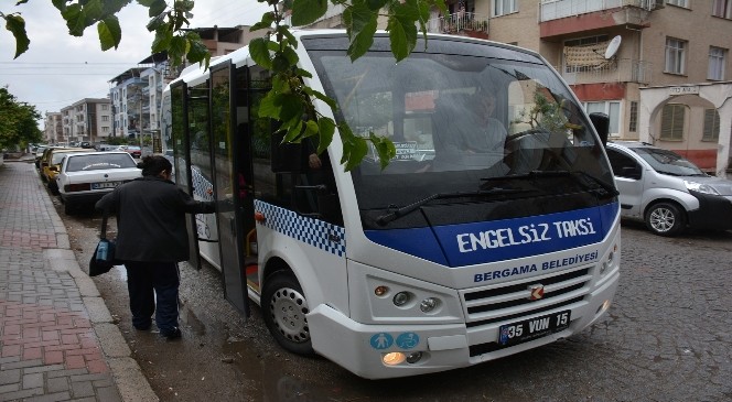 İzmir&#039;de Engelleri Ortadan Kaldıran Taksi