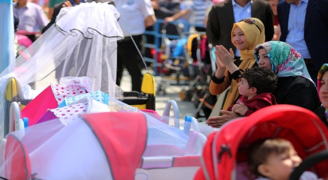 Bebekler 11 Dilden Ninnilerle Uyudu