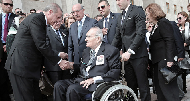Süleyman Demirel'in kardeşi Şevket Demirel hayatını kaybetti