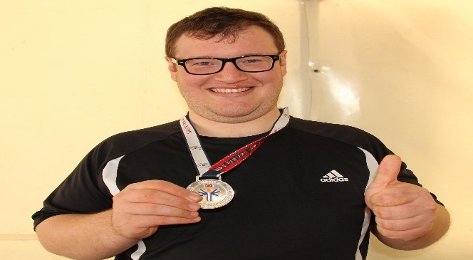 Otizmli Atakan'ın Engelleri Aşan Başarısı