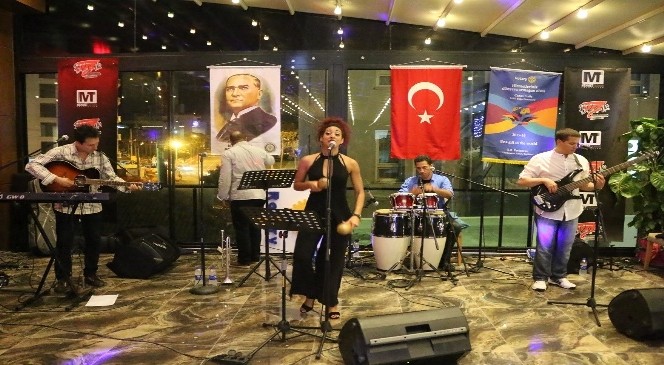 Salsa Tutkunları Ve Kübalı Müzisyenler İskenderun&#039;da