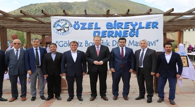 Gümüşhane'de Özel Bireyler Farkındalık Sergi Ve Kermesi Açıldı