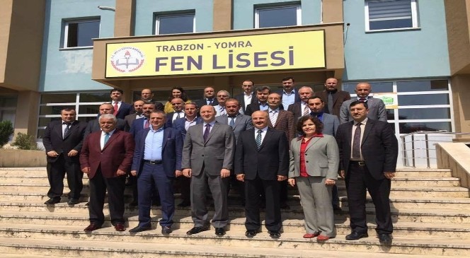 Yomra Milli Eğitim Müdürlüğü&#039;nden Başkan Sağıroğlu&#039;na Plaket