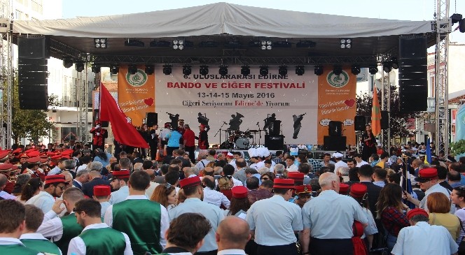 Bandolar Festival Açılışında Şehitler İçin Sustu