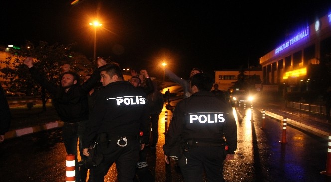 Taraftarlar Trabzonspor&#039;u Protesto Etti.