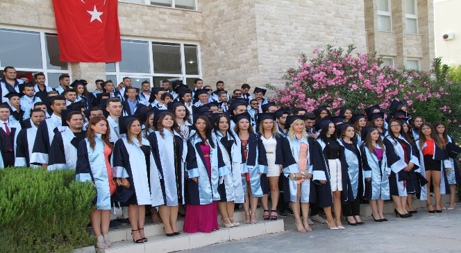 Adü Didim MYO'da Mezuniyet Sevinci