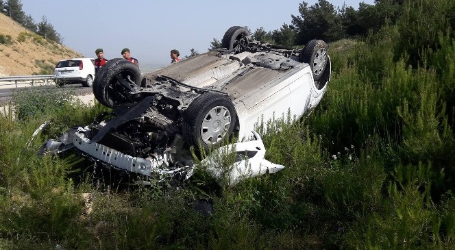 Edirne&#039;de Otomobil Takla Attı: 2 Yaralı