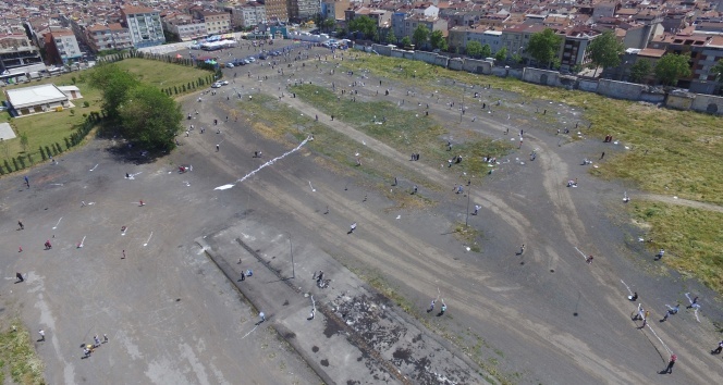 Uçurtma şöleni havadan böyle görüntülendi