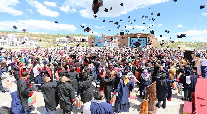 Bozok Üniversitesi Öğrencileri Mezuniyet Sevincni Yaşadı
