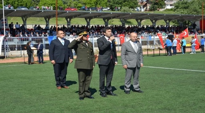 Gediz&#039;de 19 MAYıs Atatürk&#039;ü Anma Gençlik Ve Spor Bayramı Törenlerle Kutlandı