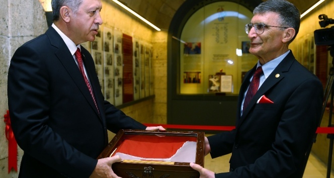 Aziz Sancar Nobel ödülünü Anıtkabir’e armağan etti