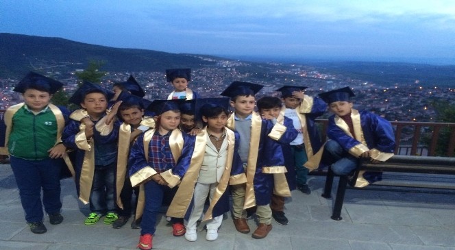 Yozgat Milli Eğitim Vakfı 4-D Sınıfı Öğrencileri Mezuniyet Sevinci Yaşadı