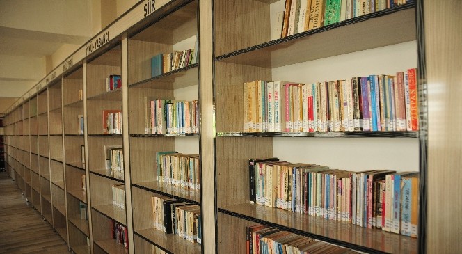 Kütüphanesiyle Özel Okullara Taş Çıkarıyor