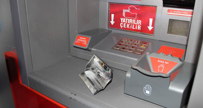 ATM içerisine kart kopyalama ve gizli kamera düzeneği bulundu