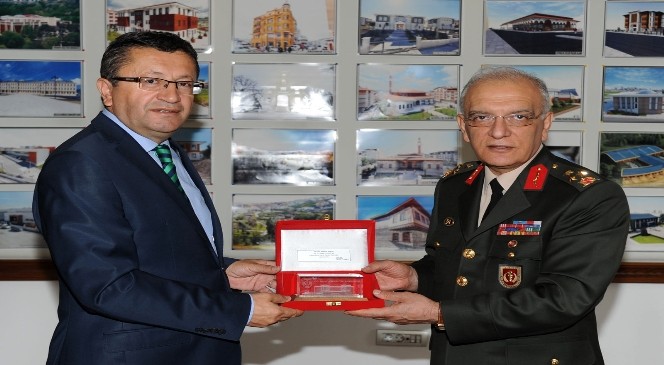 Korgeneral Ömer Paç&#039;tan Başkan Tiryaki&#039;ye Ziyaret