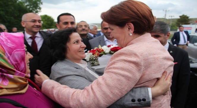 Meral Akşener: "MHP Kurultayı Türkiye'nin Birinci Meselesidir"