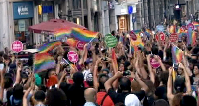 LGBT yürüyüşünde açılan o pankarta dava