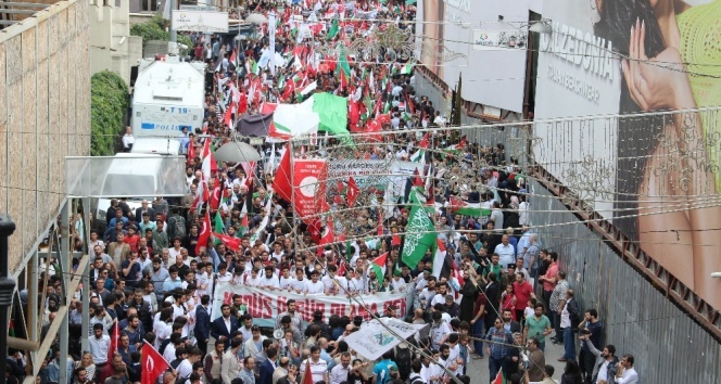 İstanbul’da binlerce kişi Mavi Marmara saldırısını kınadı
