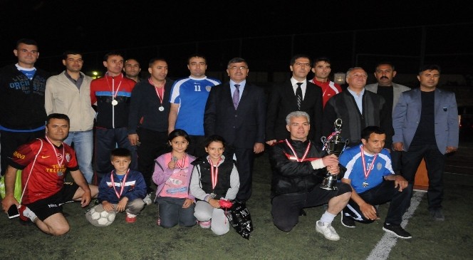 Niğde Belediyesi Futbol Turnuvası&#039;nın Galibi Milli Eğitim Müdürlüğü