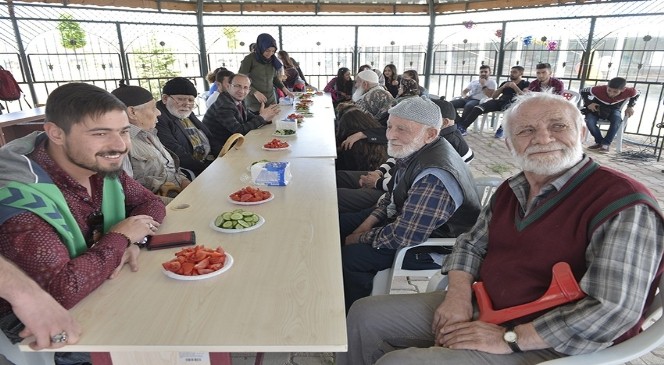 Huzurevi Sakinleri Üniversite Öğrencileri İle Biraraya Geldi
