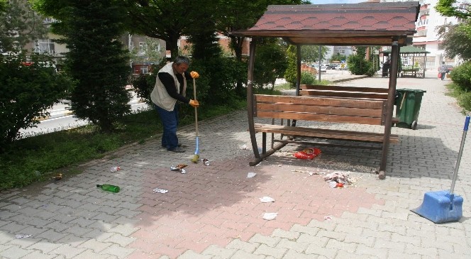 Parklar Çöplük Gibi Kullanıyor