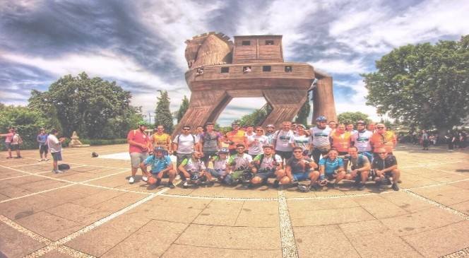 Demir Atlarla Truva'ya Yolculuk