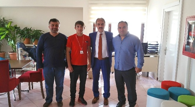 Başkan Dinç Türkiye 2.si Pehlivanını Ödüllendirdi