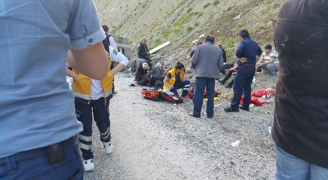 Çankırı'da Yolcu Otobüsü Devrildi: 24 Yaralı