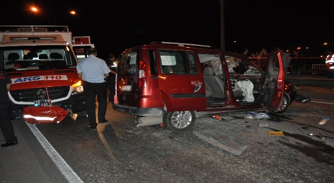 İzmir'de Trafik Kazası: 1 Ölü 1 Yaralı