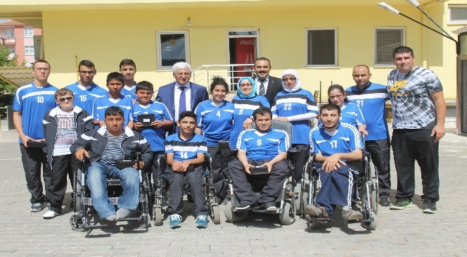 Karaman'da Başarılı Sporcular Ödüllendirildi