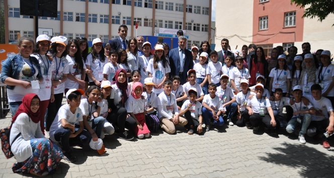 Öğrencilerin 4006 TÜBİTAK bilim fuarı