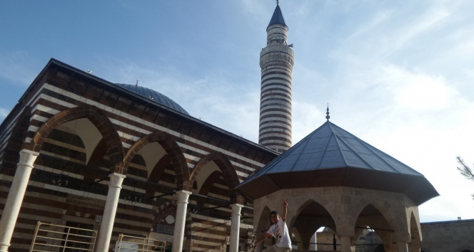Asırlık camiler Ramazan&#039;a hazır