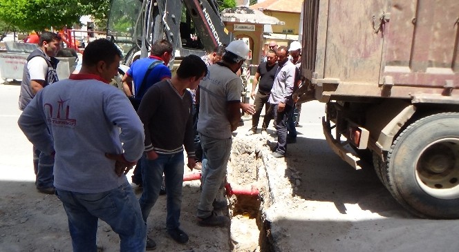 Kazı Yapan Kepçe Doğalgaz Ana Borusunu Patlattı