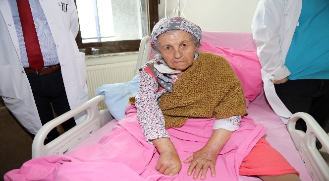 Kalpten Elma Büyüklüğünde Tümör Çıkarıldı