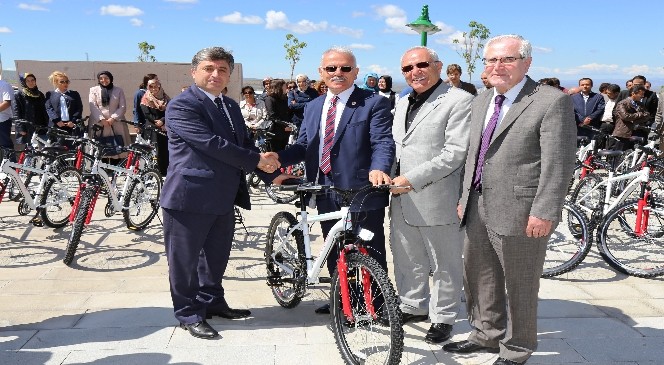 Bozok Üniversitesine Türkiye Halk Sağlığı Kurumu Tarafından 100 Adet Bisiklet Hibe Edildi