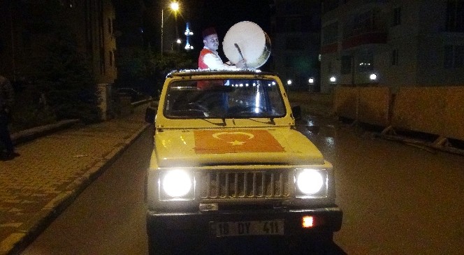 'jipli Davulcu' İlgi Odağı Oldu
